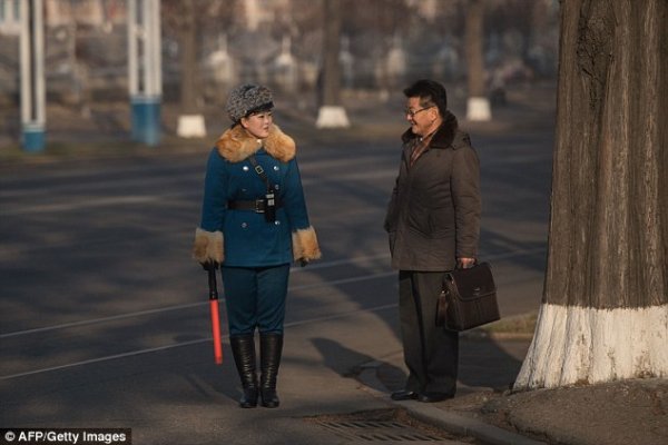 В северокорейскую дорожную полицию выбирают только красивых девушек