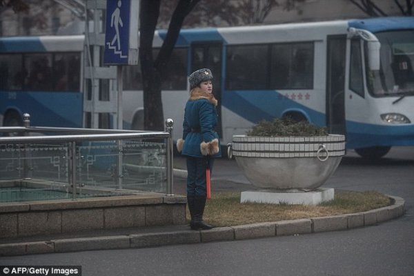 В северокорейскую дорожную полицию выбирают только красивых девушек