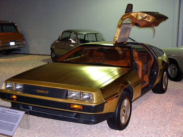 DeLorean как инженер плейбой разрушил свою автомобильную компанию