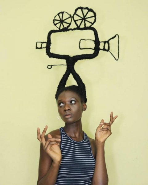 Коса-краса: африканская художница создает удивительные скульптуры из собственных волос