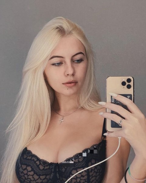 Лилия Белая - крымский блогер с формами