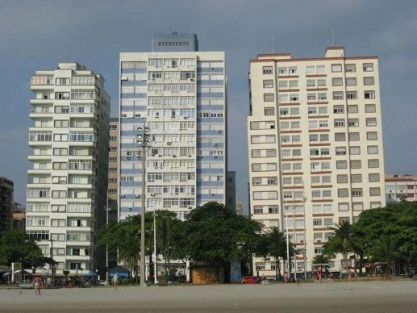 Почему в Бразилии дома стоят под наклоном