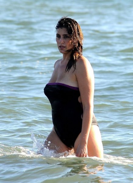 38-летняя итальянская телеведущая Элиза Исоарди (Elisa Isoardi) в купальнике
