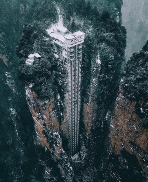 Дорога в небо: самый высокий в мире наружный лифт поднимает пассажиров на 326 метров над землей