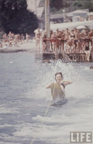 Советская молодежь 60‑х на пляже: фотографии Билла Эпприджа