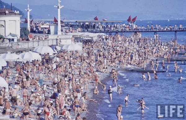 Советская молодежь 60‑х на пляже: фотографии Билла Эпприджа