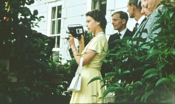 Архивные фотографии королевской семьи: Елизавета II и принц Филипп