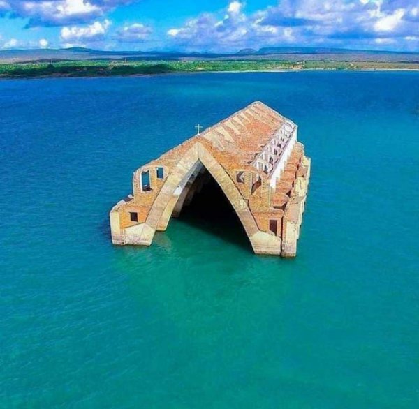 Подборка фотографий атмосферных заброшенных мест