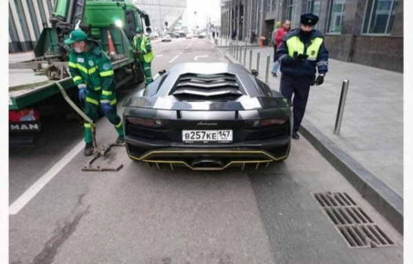 Настя Ивлеева за год заработала 199 штрафов на Lamborghini Aventador