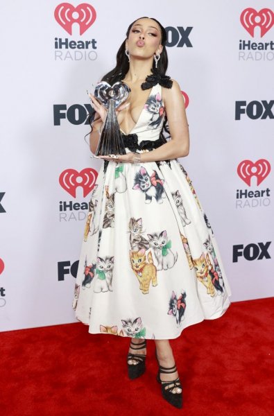 25-летняя американская рэпер, певица, автор и продюсер Доджа Кэт (Doja Cat) на iHeartRadio Music Awards