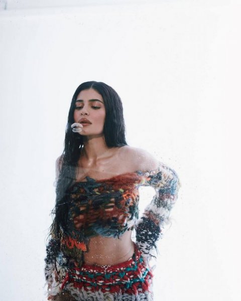 23-летняя американская модель Кайли Дженнер (Kylie Jenner) в журнале Tmrw