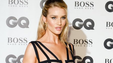 34-летняя британская супермодель Рози Хантингтон-Уайтли (Rosie Huntington-Whiteley) на фото в Instagram