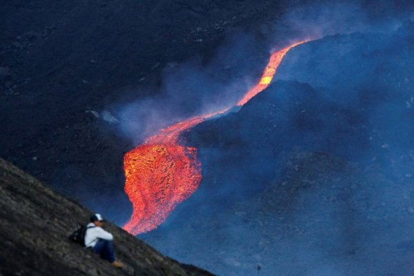 Извержение вулкана Пакая в Гватемале