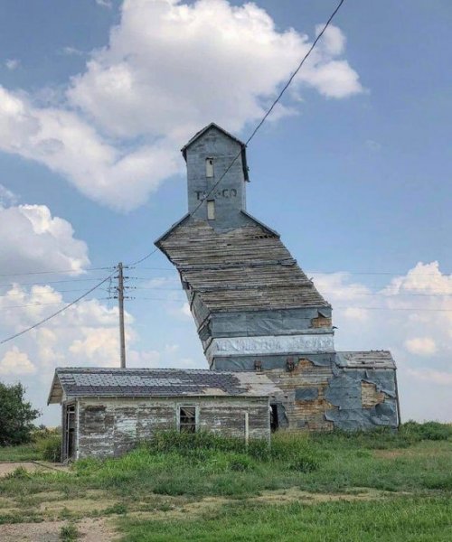 Фотографии атмосферных заброшенных зданий