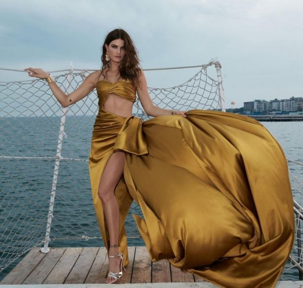 38-летняя бразильская супермодель Изабели Фонтана (Isabeli Fontana) на снимках в Instagram