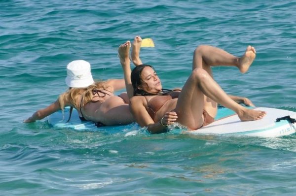 43-летняя американская актриса кино и телевидения Мишель Родригес (Michelle Rodriguez) на отдыхе в Италии