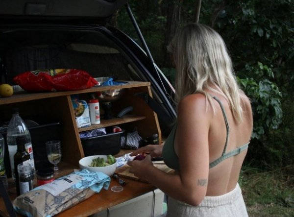 Девушка перебралась жить в фургон и экономит 20 000 в год на аренде жилья