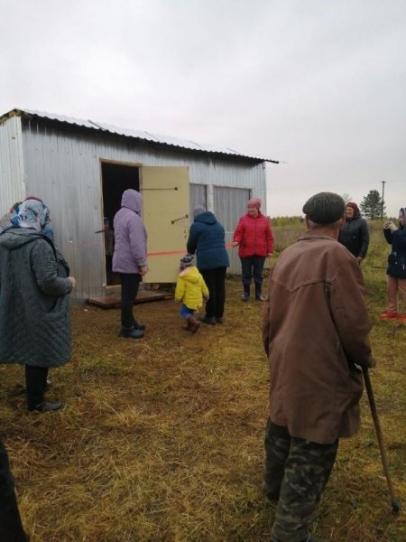 В Удмуртии торжественно открыли беседку за 161 тысячу рублей, которая похожа на обычный сарай