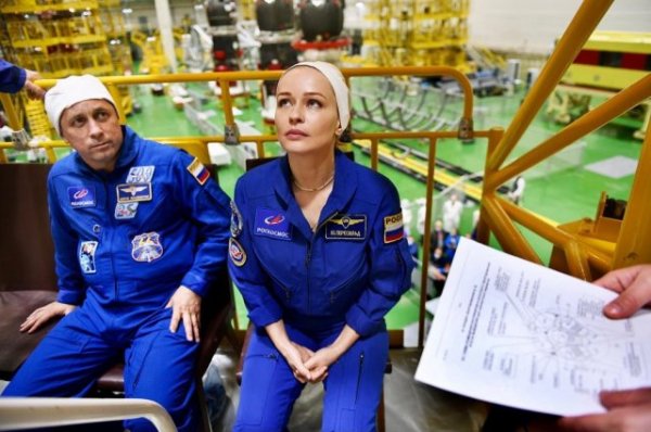 Актриса Юлия Пересильд и режиссер Клим Шипенко отправились в космос, чтобы снять фильм
