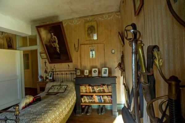 Во Франции пара купила дом и нашла там нетронутую комнату лейтенанта французской армии Юбер Рошеро, погибшего в 1918 году
