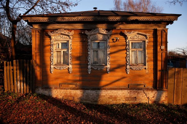 Памятники русского зодчества: разруха, спутниковые тарелки и пластиковые окна