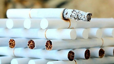 Для курильщиков в 2022 году вводят новые штрафы. А сигареты, скорее всего, снова подорожают